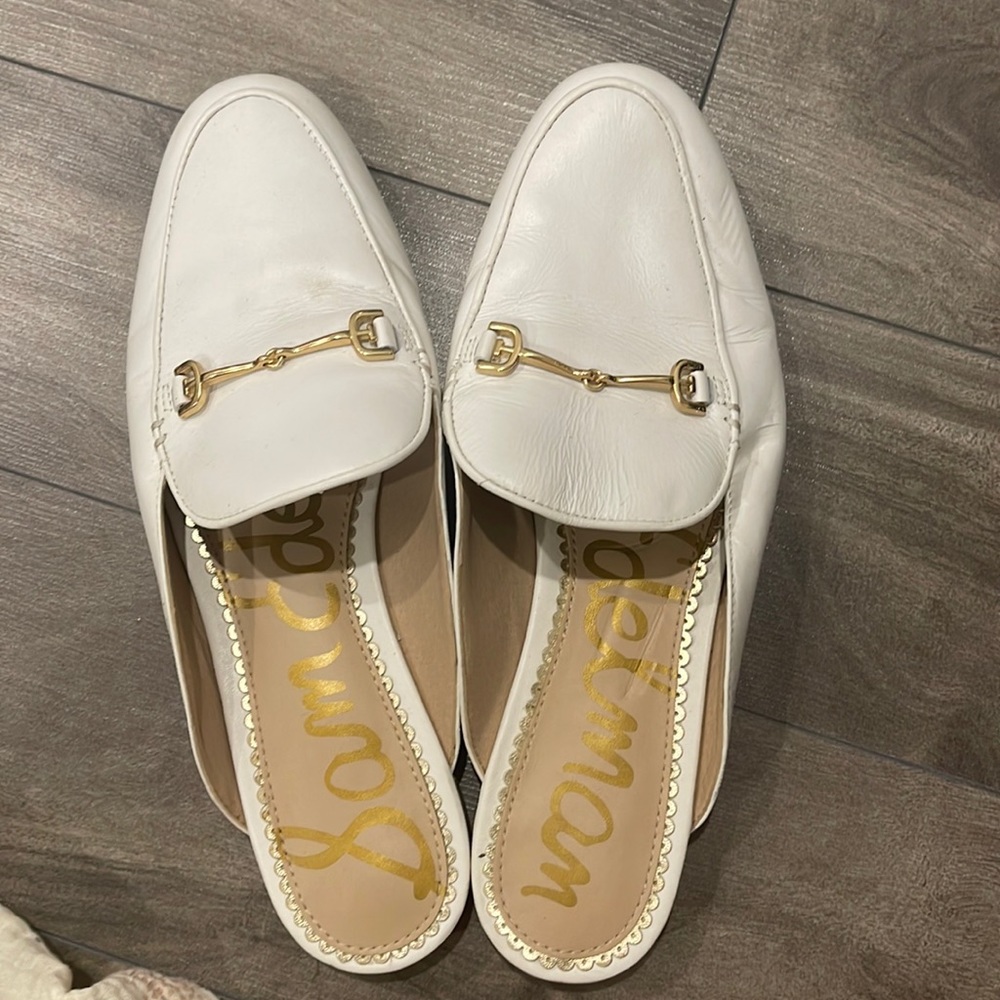 White slipper for a relaxing office lady